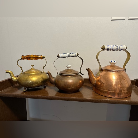 Kitchen Trio Of Vintage Kettles In Varying Conditions Poshmark